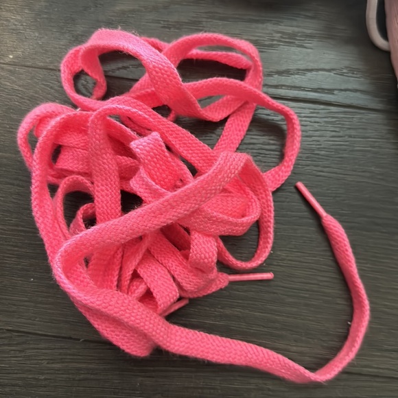 Nike shows pink color, size 6.5 US - Picture 3 of 3